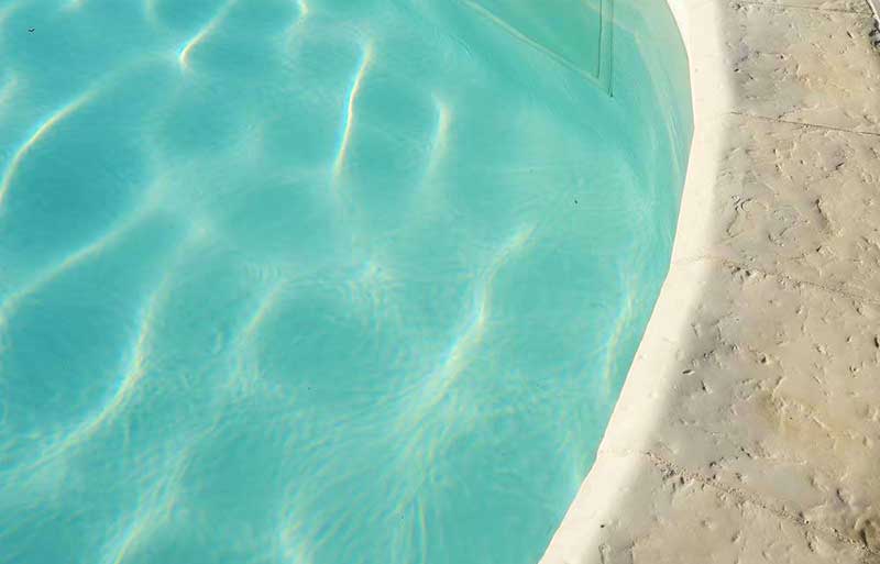 Busatta Piscine | Bordi e pavimentazioni piscine interrate